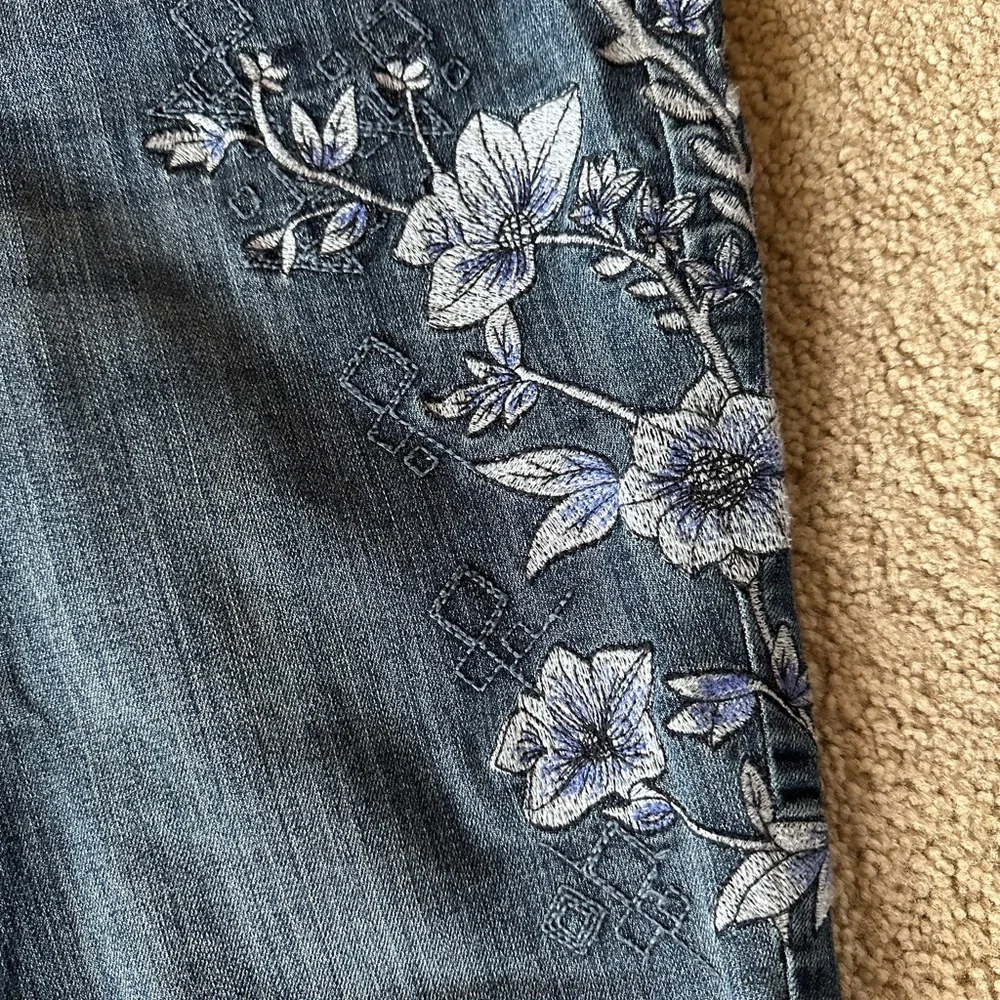 Simply Vera Vera Wang Blue Jeans with Floral Design - Picture 3 of 5